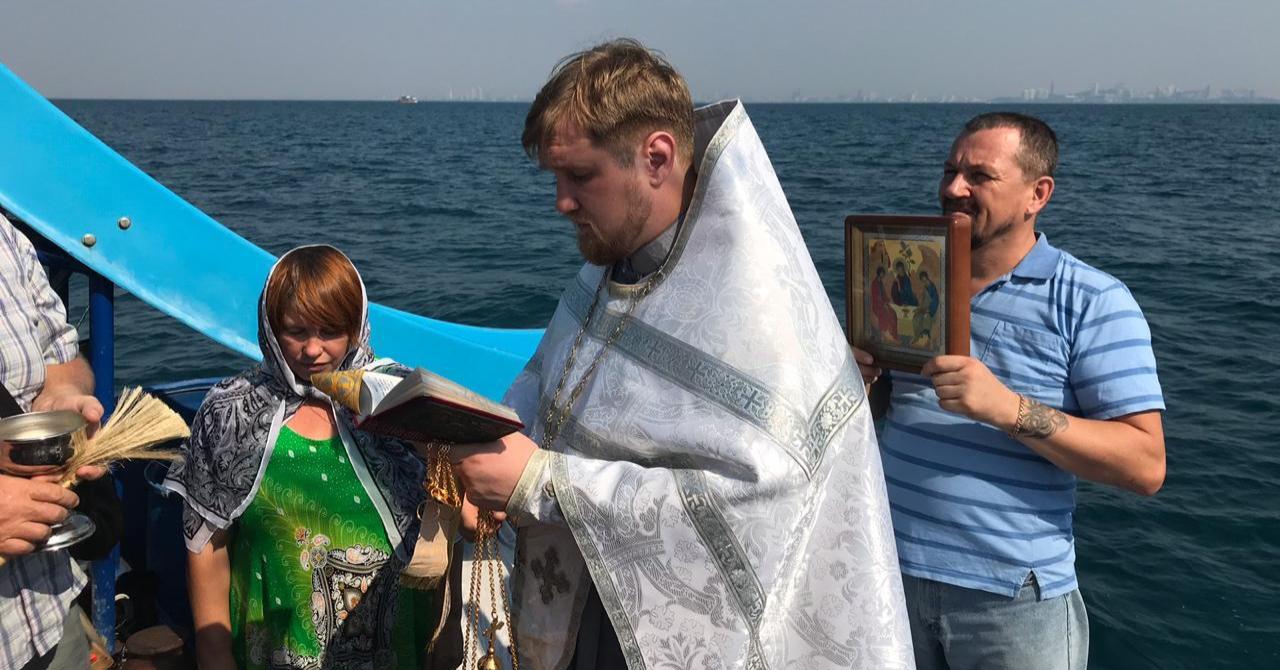 Как православный батюшка океан в Таиланде освящал