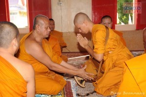 Буддийский постриг в монахи