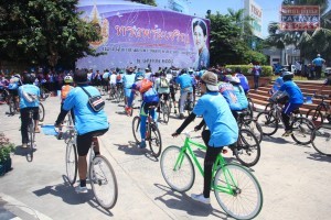 Велосипедный заезд в честь мам в Таиланде