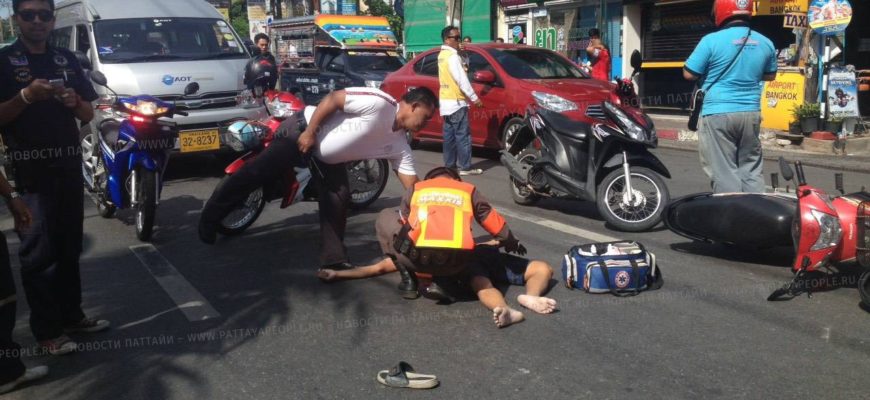 Водитель мотоцикла погиб при попытке обогнать автобус в Паттайе