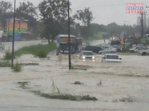 Тропический шторм Vamco обрушился на Паттайю