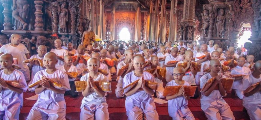 Школа юных монахов в Паттайе