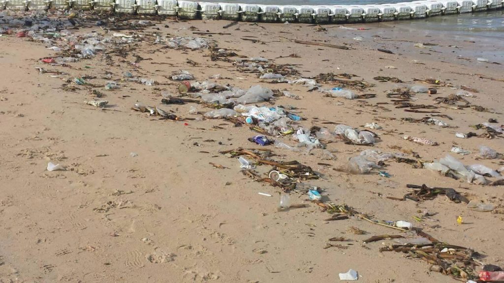 Море Паттайи – тонны мусора за ночь