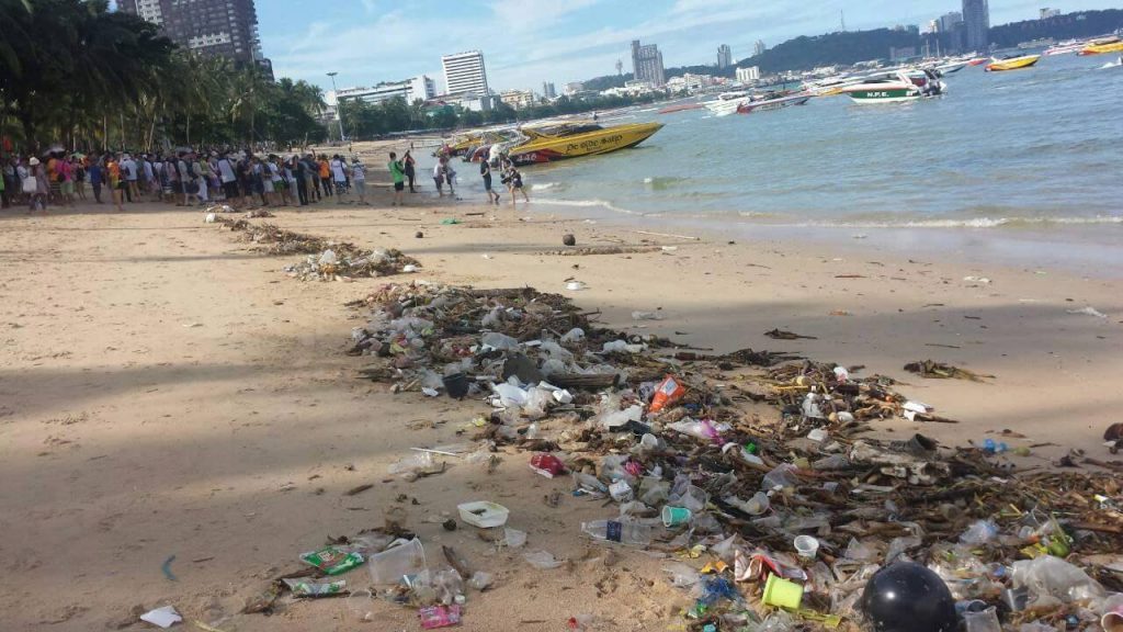 Море Паттайи – тонны мусора за ночь