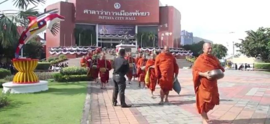 89 монахов в мэрии Паттайи
