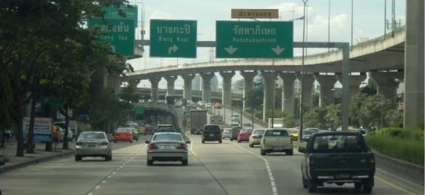 Одна карта для оплаты скоростных дорог Бангкока