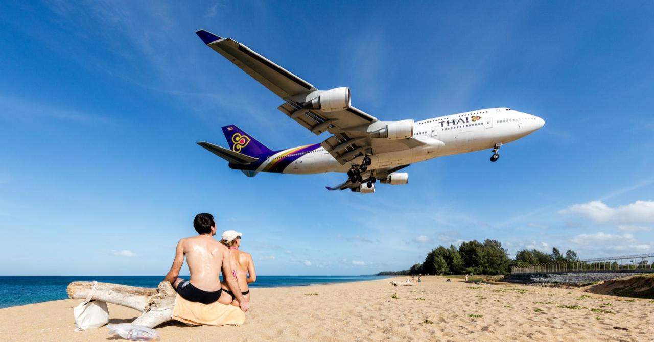 В Таиланде запретили фотографировать самолеты на пляже