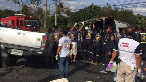 23 человека погибли в Таиланде при столкновении микроавтобуса с грузовиком