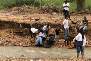 После наводнения в Таиланде находят золото