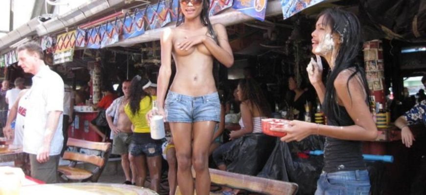 Штраф за оголенную грудь в Таиланде 5 тысяч батов