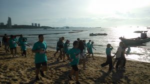 Благотворительный забег на пляже в Паттайе