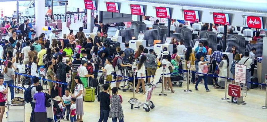 Огромные очереди в аэропортах Таиланда
