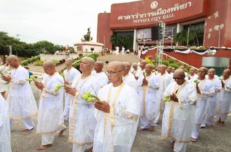 Массовое посвящение в монахи в честь покойного Короля