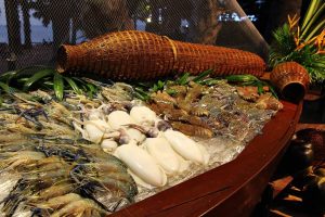 Буфет из морепродуктов в Паттайе в отеле Равиндра