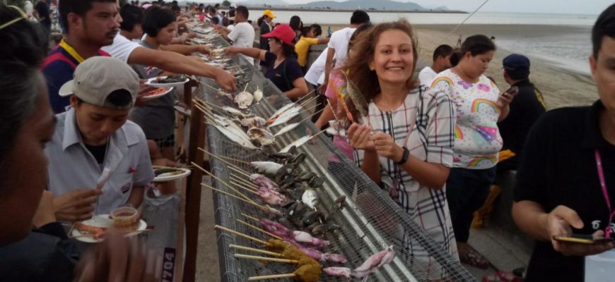 Километр бесплатных морепродуктов в Таиланде