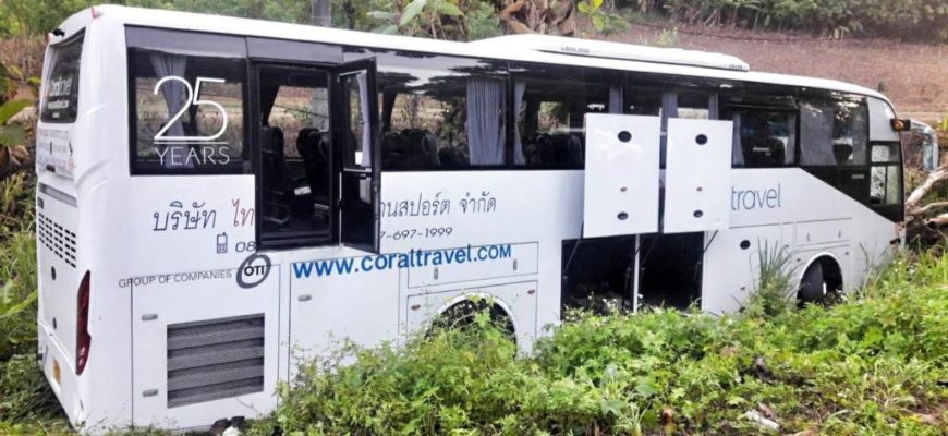 Трое российских туристов пострадали при крушении автобуса в Таиланде