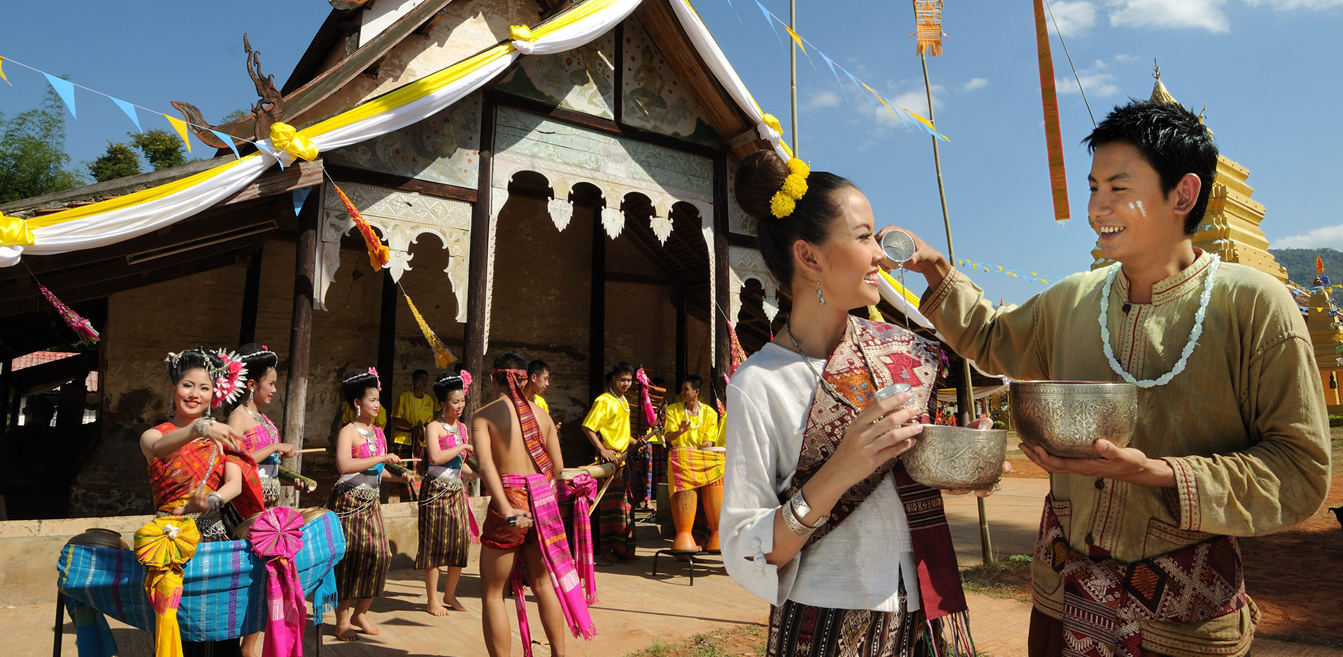 К какой расе относятся жители тайланда. Традиции Тайланда. Тайланд местные жители. Таиланд население. Традиции и обычаи Таиланда.