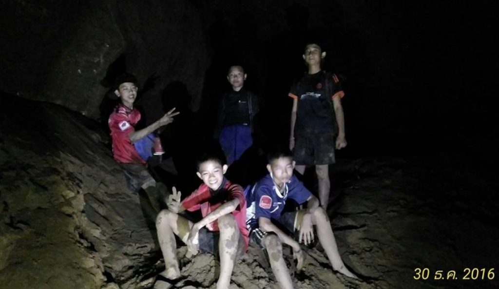 7 дней продолжаются поиски пропавших в пещере детей