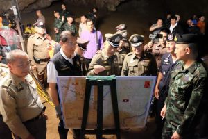 В Таиланде продолжаются поиски пропавших в пещере детей