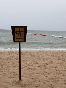 Желтые флаги на пляжах Паттайи - осторожно, «Бебинка» и медузы