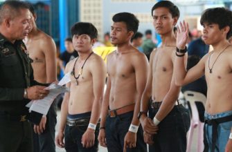 В Таиланде мужчины мечтают служить в армии