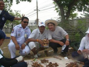 В Таиланде начали мыть кости покойников