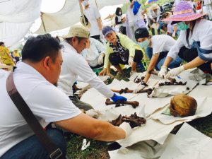 В Таиланде начали мыть кости покойников