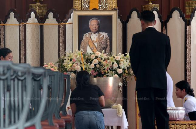 Завещал всё состояние бедным - в Таиланде умер бывший премьер-министр