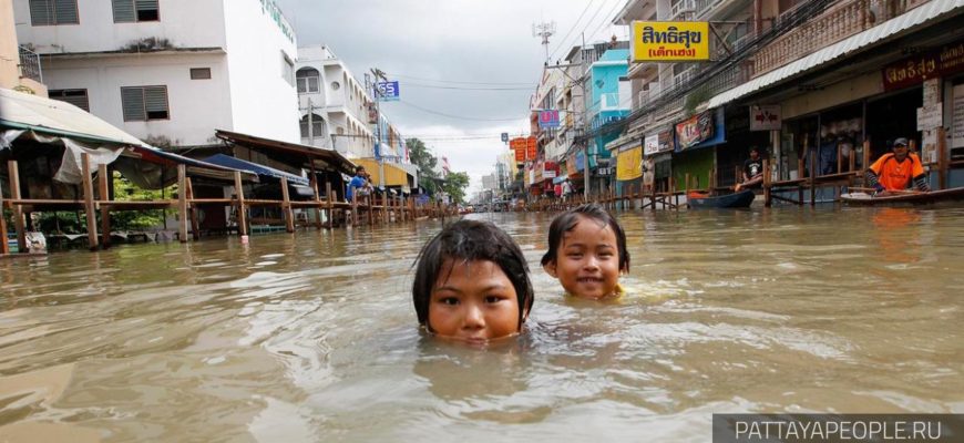 Масштабное наводнение в Таиланде унесло жизни 35 человек