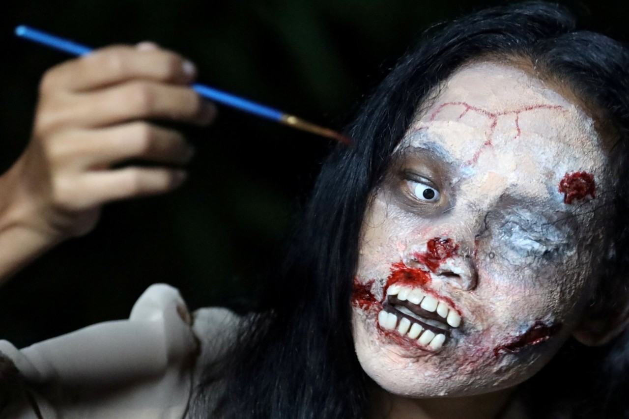 Одежду мертвецов продаёт онлайн женщина-зомби из Таиланда (видео)