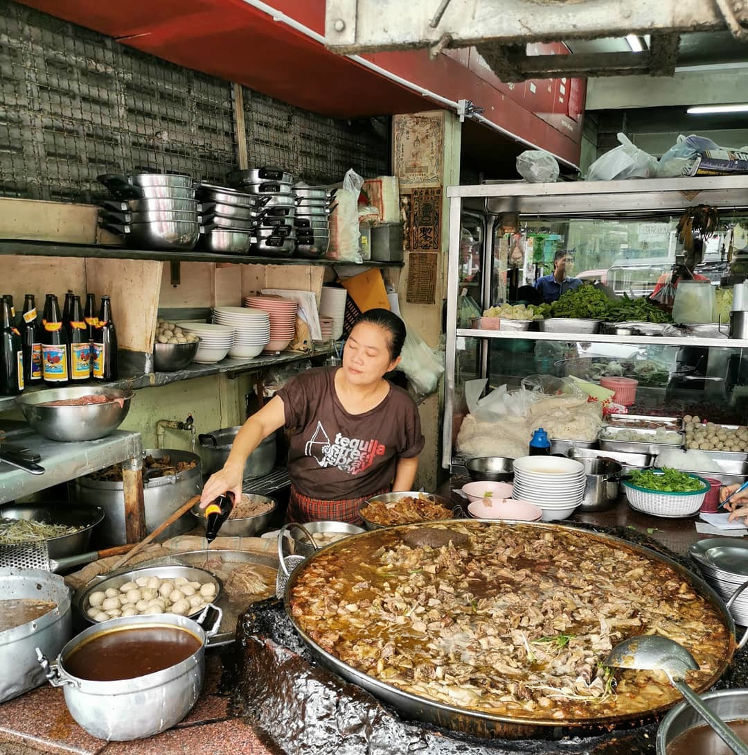 Вся правда о «вечном» супе в Бангкоке, который готовится 45 лет