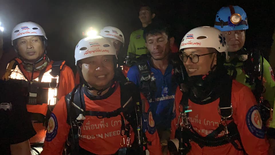В тайланде утонула в бассейне. Спасательная операция Тайланд 2018. Спасательная операция в Тайланде в пещере 2018. Водолазы спасшие детей в Тайланде. Водолазы пещеры в Тайланде.