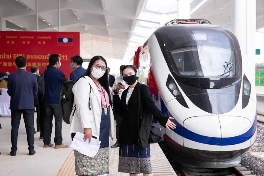 Китай построил в Лаосе железную дорогу, соединившую две страны