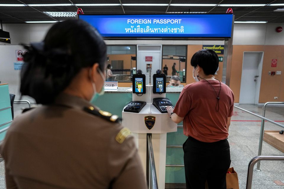 Из Таиланда депортировали четверых россиян за поддельные тесты
