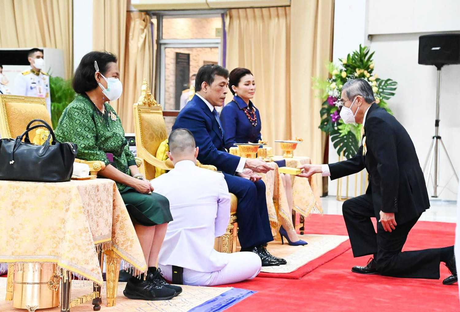Король Таиланда открыл новый госпиталь в Бангкоке