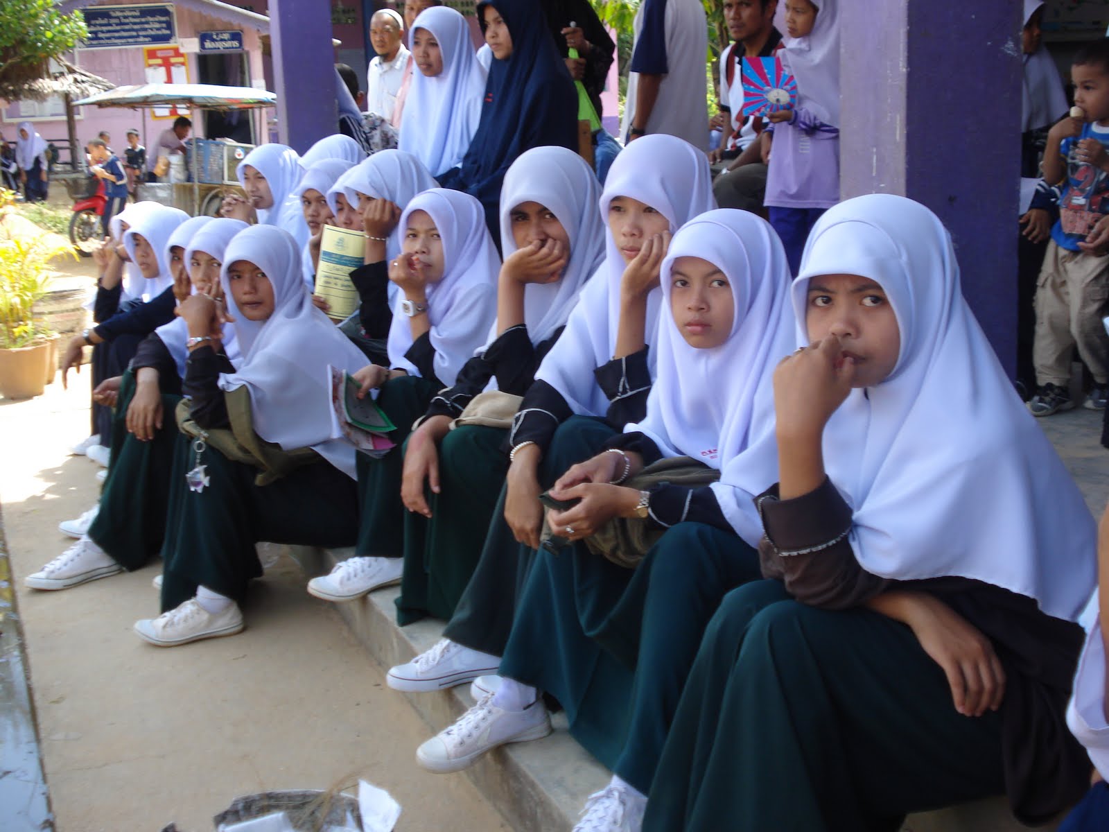 Носить хиджаб в школе ученицам разрешил суд в Таиланде