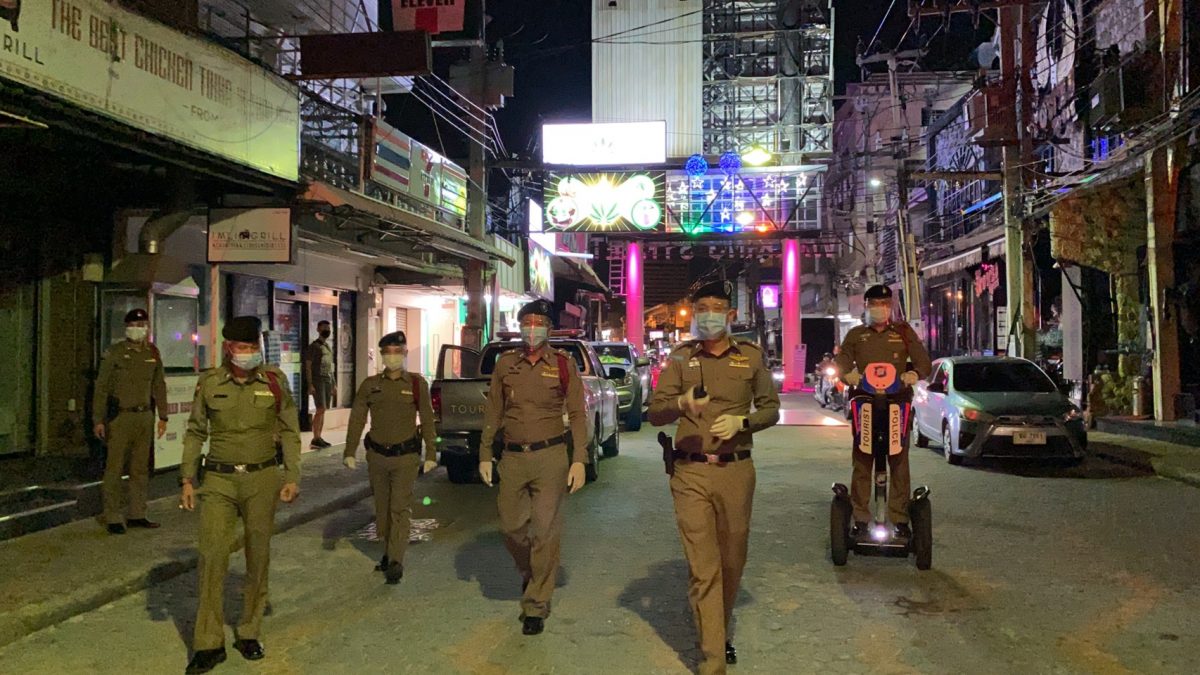 Туристическая полиция вернулась на Уокинг-стрит в Паттайе