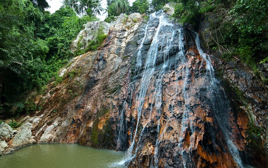 Туристка разбилась на водопаде в Таиланде