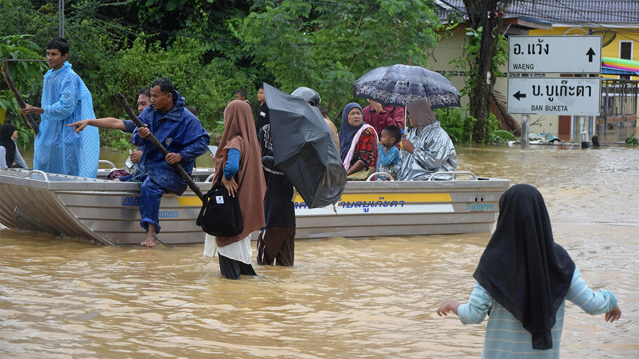 Сильные наводнения обрушились на южные провинции Таиланда