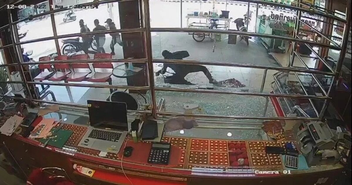 Дерзкое ограбление «золотого» магазина в Таиланде (видео)