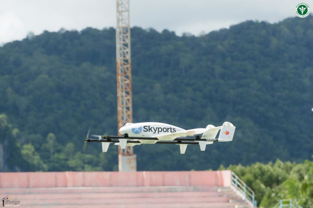 В отдаленную больницу провинции Сатун лекарства доставил 17-килограммовый беспилотник компании Skyports Swoop Aero. Проект инициирован Министерством здравоохранения Таиланда для обеспечения доступных медицинских услуги для населения (Фото: Министерство здравоохранения Таиланда)