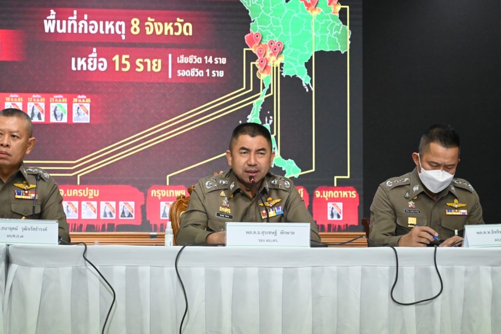 Заместитель начальника Национальной полиции Таиланда генерал Сурачате Хакпарн провел пресс-конференцию, посвященную завершению расследования дела о серийной отравительнице Эм Цианид