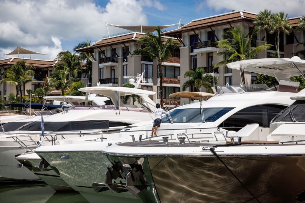 Royal Phuket Marina включает в себя причалы для яхт, а также апартаменты и отдельные виллы стоимостью от 300 тысяч до нескольких миллионов долларов США (Фото: Андре Малерба / Блумберг)