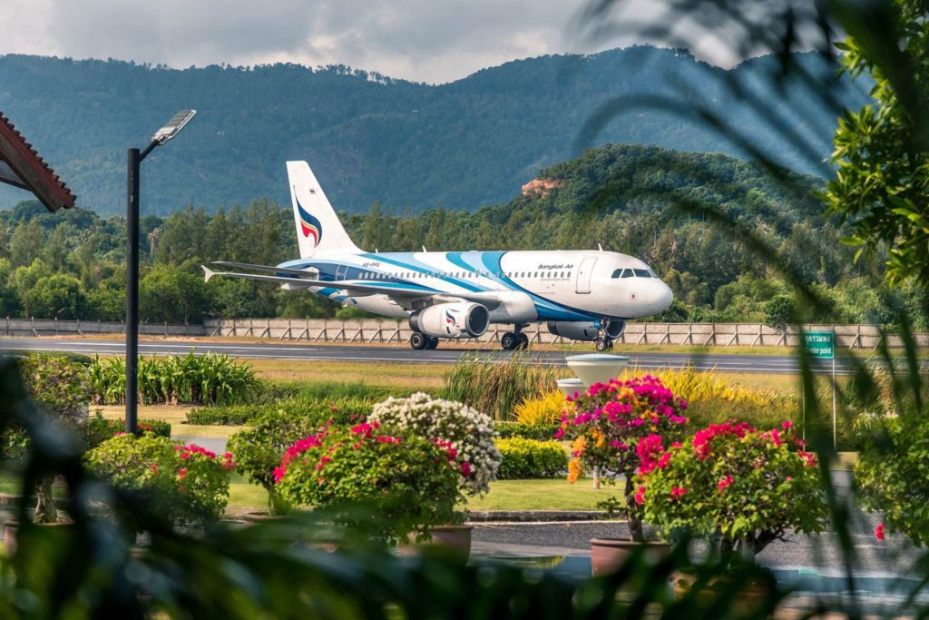 Авиакомпания Bangkok Airways начала взвешивать пассажиров