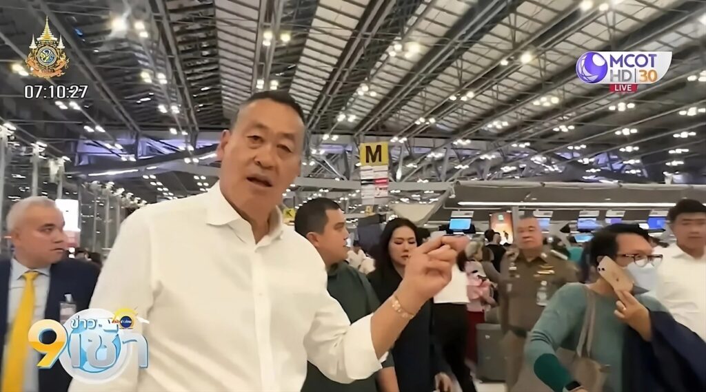 Премьер-министр Таиланда Сеттха Тхависин говорит, что если больше туристов смогут въезжать в страну без сбора в 300 батов, то они, скорее всего, потратят деньги на шопинг и другие развлечения
