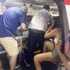 Ставшие свидетелем происшествия тайцы и иностранные туристы помогли донесли раненого британца до автомобиля скорой помощи