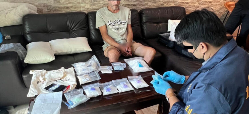 Россиянин арестован по обвинению в хранении наркотиков. (Фото: Управление по контролю над наркотиками)